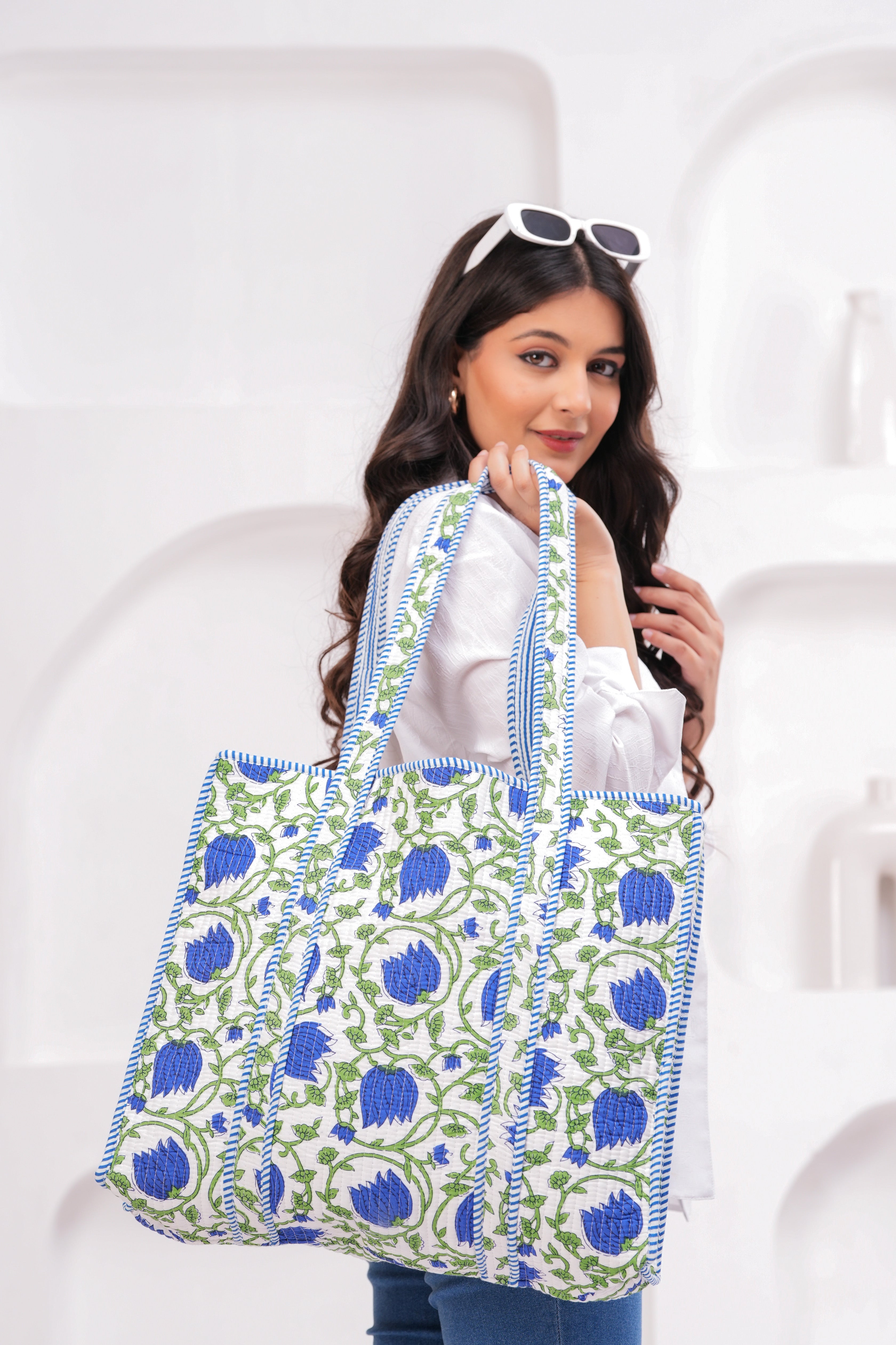 Blue Floral Tote Bag, Trendy Bag, White Background, Flower Pattern, Stylish Handbag