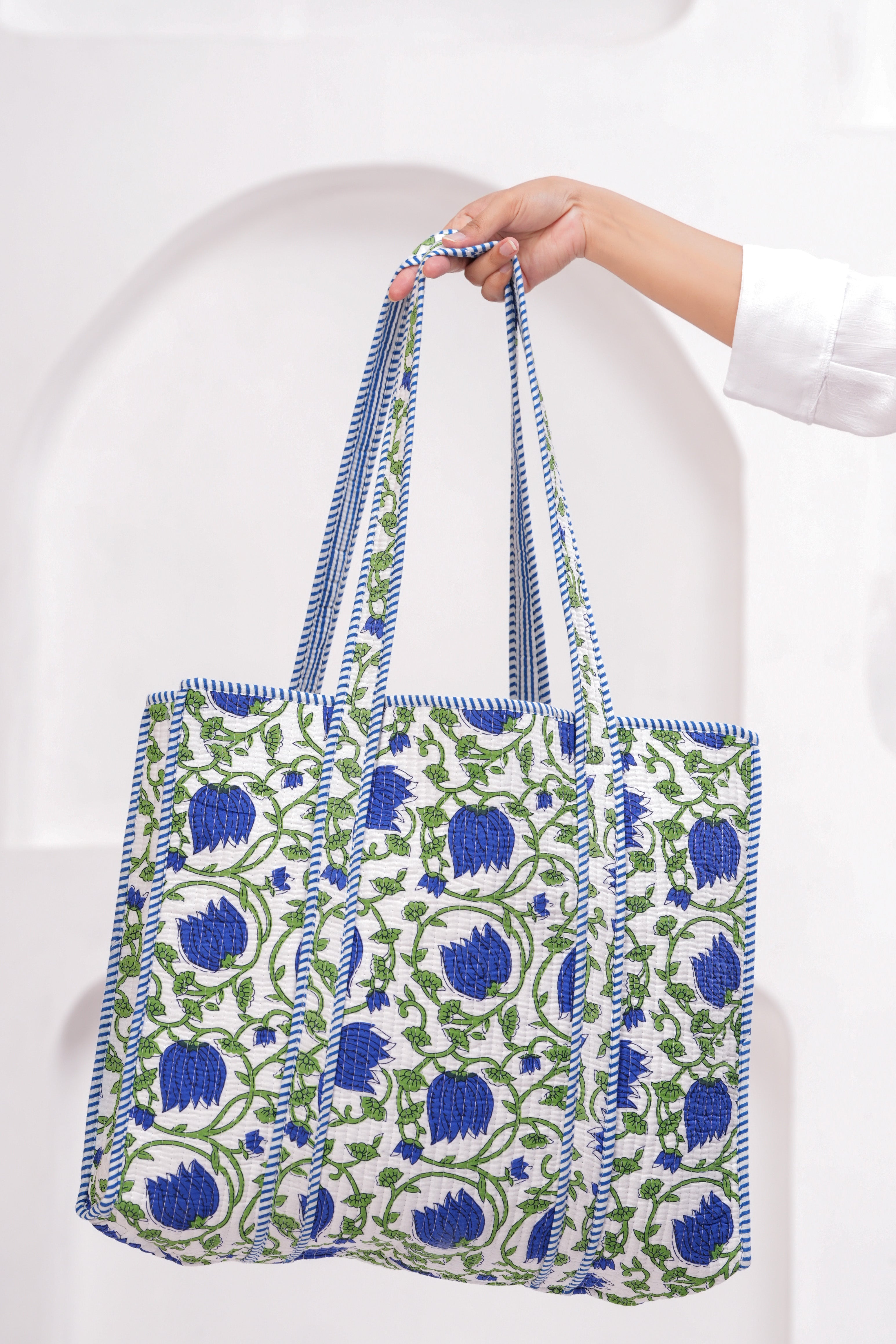 Blue Floral Tote Bag, Trendy Bag, White Background, Flower Pattern, Stylish Handbag